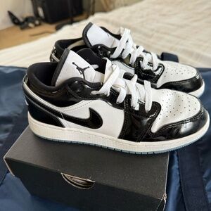 Kids Air Jordan Low size 4 Black and White Patent Leather